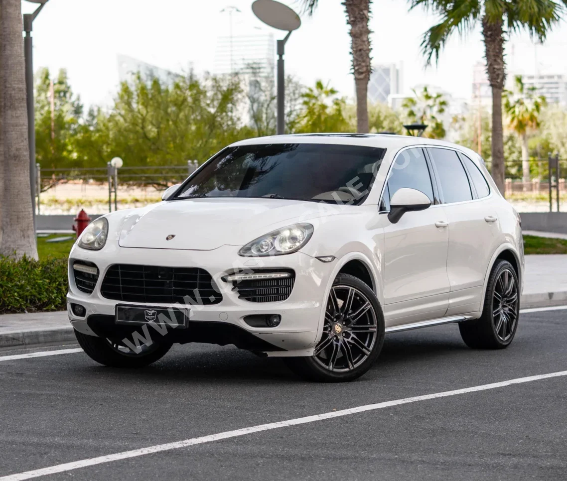 بورش  كيان  توربو  2011  اوتوماتيك  145,000 كم  8 سلندر  دفع رباعي  اس يو في  أبيض