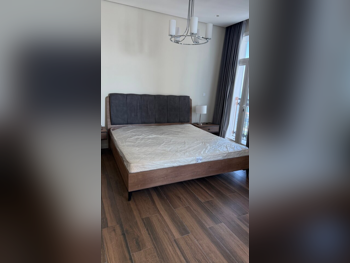 الأسّرة - كينج  - بنى  - متضمنة المرتبة