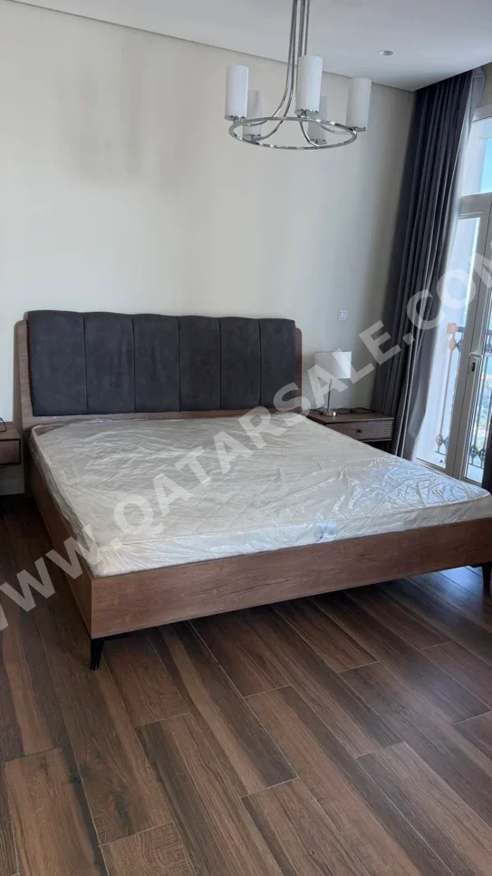 الأسّرة - كينج  - بنى  - متضمنة المرتبة