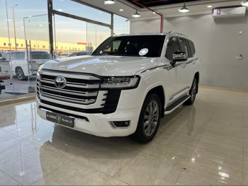 Toyota  Land Cruiser  VXR  2024  Automatic  77,000 Km  5 Cylinder  Four Wheel Drive (4WD)  SUV  White  With Warranty