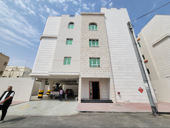 مباني ,ابراج ومجمعات - سكن عائلي  - الدوحة  - المطار القديم  للبيع