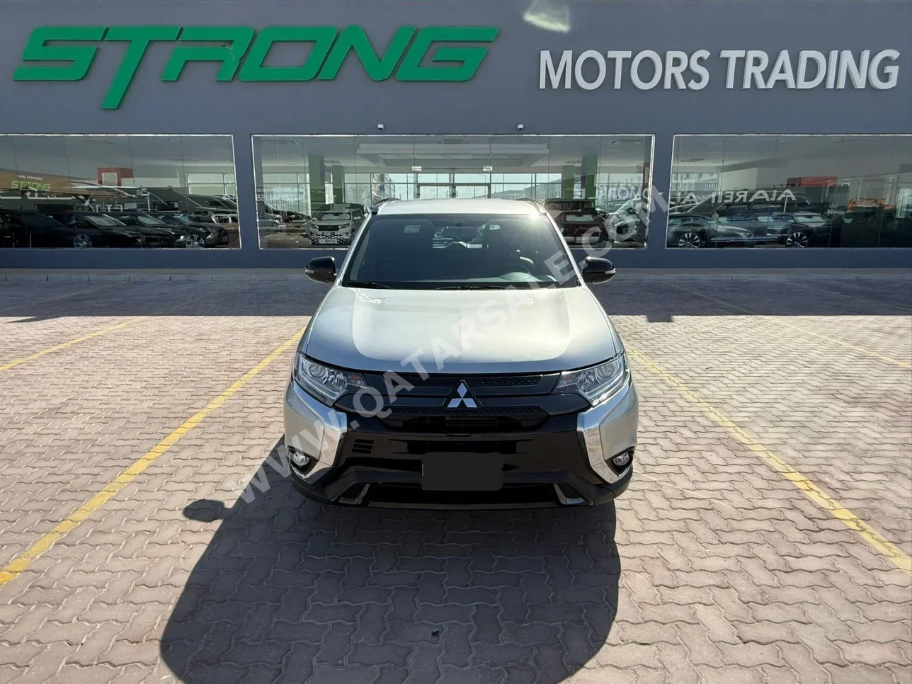 Mitsubishi  Outlander  2022  Automatic  25,000 Km  4 Cylinder  Four Wheel Drive (4WD)  SUV  Silver