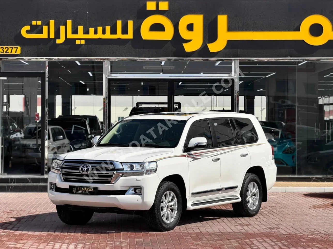 Toyota  Land Cruiser  GXR  2018  Automatic  216,000 Km  8 Cylinder  Four Wheel Drive (4WD)  SUV  White