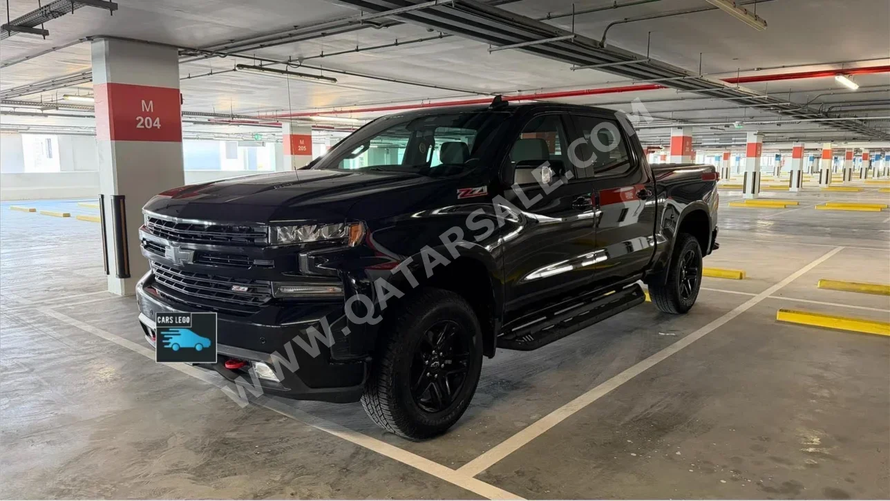 Chevrolet  Silverado  LT Trail Boss Z71  2022  Automatic  92,000 Km  8 Cylinder  Four Wheel Drive (4WD)  Pick Up  Black  With Warranty