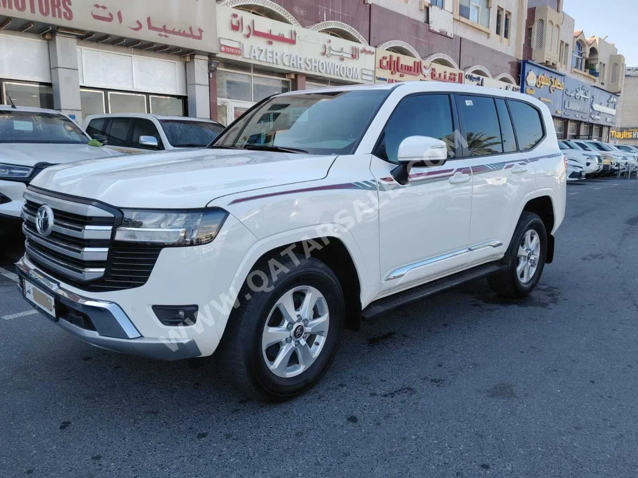 تويوتا  لاند كروزر  جي اكس ار  2025  اوتوماتيك  5,000 كم  6 سلندر  دفع رباعي  اس يو في  أبيض  تحت الضمان