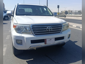 Toyota  Land Cruiser  VXR  2014  Automatic  431,000 Km  8 Cylinder  Four Wheel Drive (4WD)  SUV  White