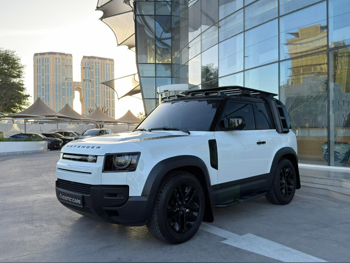 لاند روفر  ديفيندر  90 اس اي  2024  اوتوماتيك  12,000 كم  4 سلندر  دفع رباعي  اس يو في  أبيض  تحت الضمان