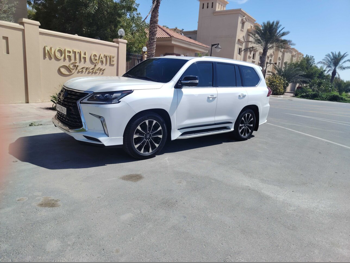 لكزس  ال اكس  570 اس  2017  اوتوماتيك  271,000 كم  8 سلندر  دفع رباعي  اس يو في  أبيض