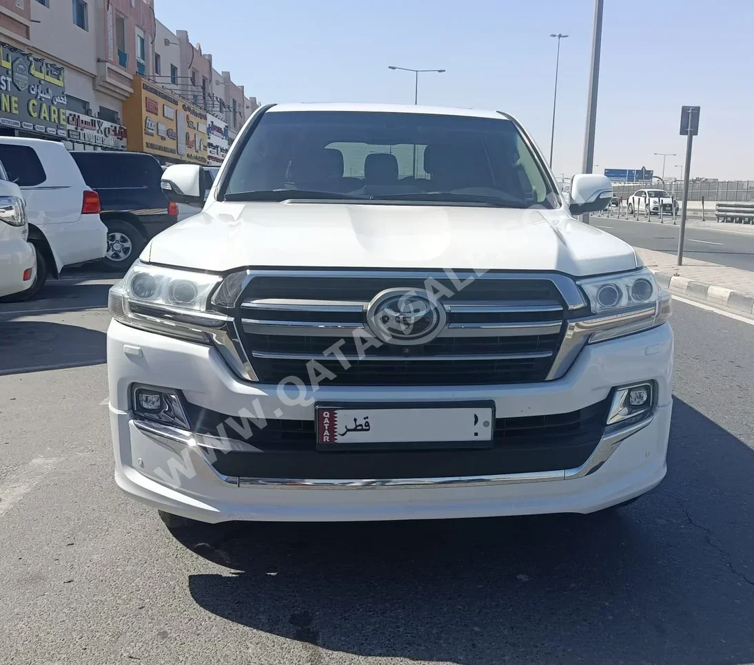 Toyota Land Cruiser VXR 2019 Automatic 160,000 Km 8 Cylinder Four Wheel Drive (4WD) SUV White