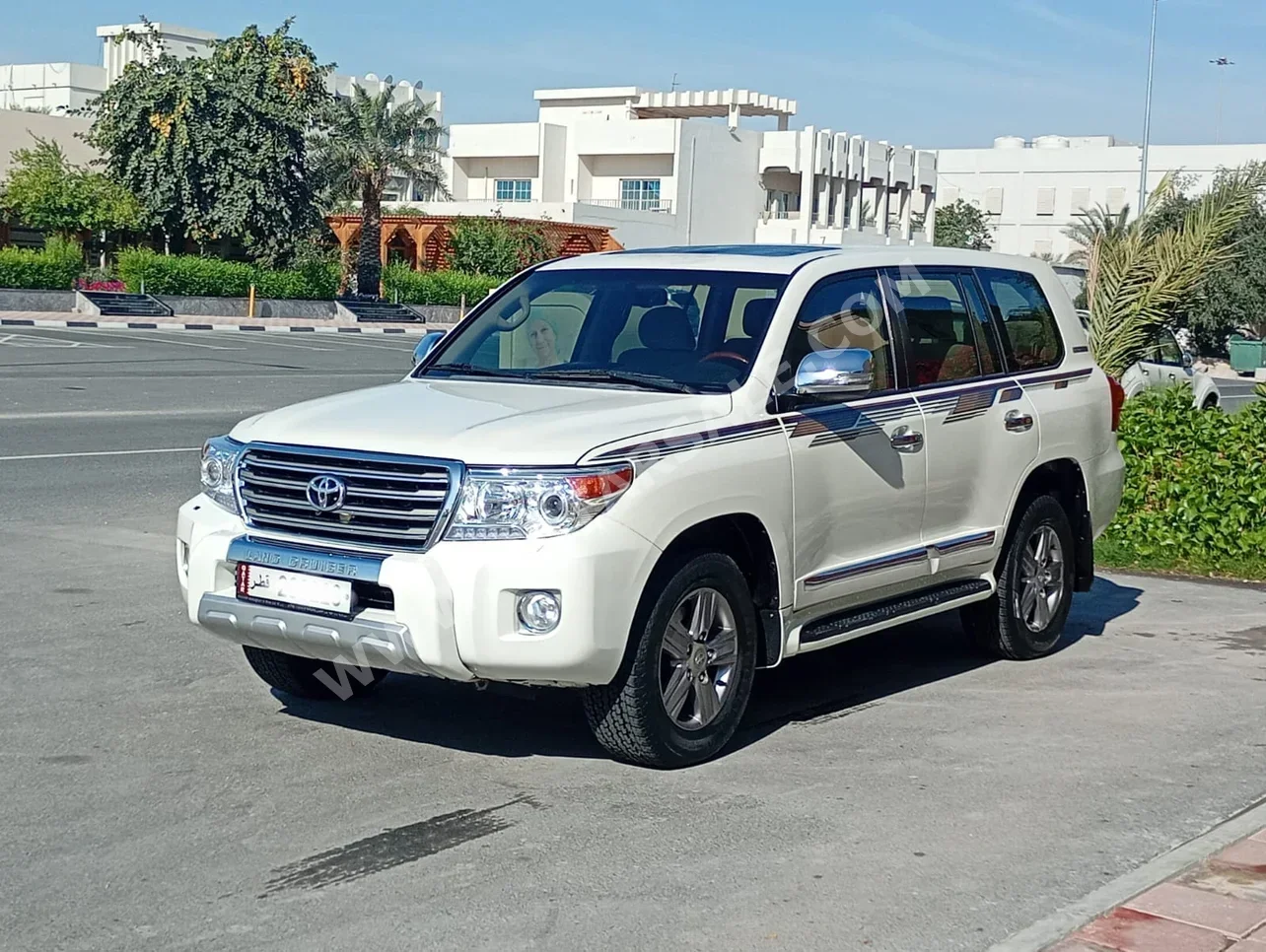 Toyota  Land Cruiser  GXR  2015  Automatic  330,000 Km  8 Cylinder  Four Wheel Drive (4WD)  SUV  White