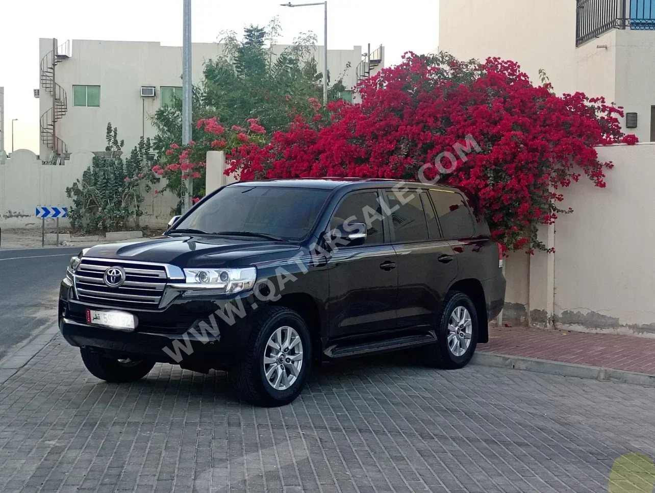 Toyota  Land Cruiser  GXR  2020  Automatic  120,000 Km  6 Cylinder  Four Wheel Drive (4WD)  SUV  Black