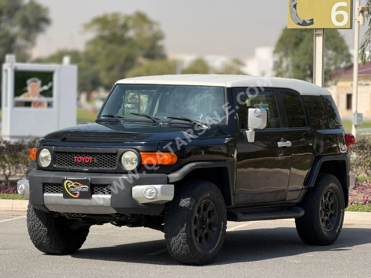 تويوتا  إف جي كروزر  2012  اوتوماتيك  174,000 كم  6 سلندر  دفع رباعي  اس يو في  أسود