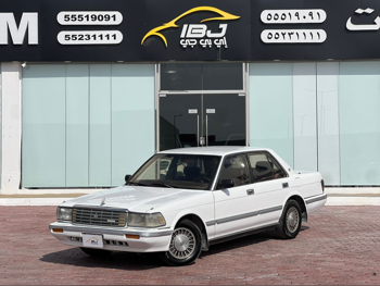 تويوتا  كراون  1990  اوتوماتيك  428,000 كم  4 سلندر  دفع خلفي  سيدان  أبيض