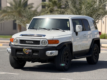تويوتا  إف جي كروزر  2018  اوتوماتيك  355,000 كم  6 سلندر  دفع رباعي  اس يو في  أبيض