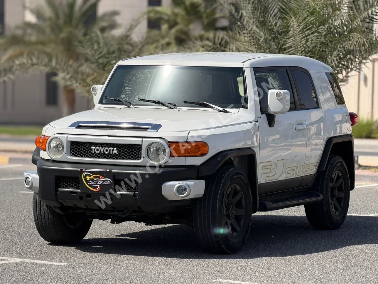 تويوتا  إف جي كروزر  2018  اوتوماتيك  355,000 كم  6 سلندر  دفع رباعي  اس يو في  أبيض
