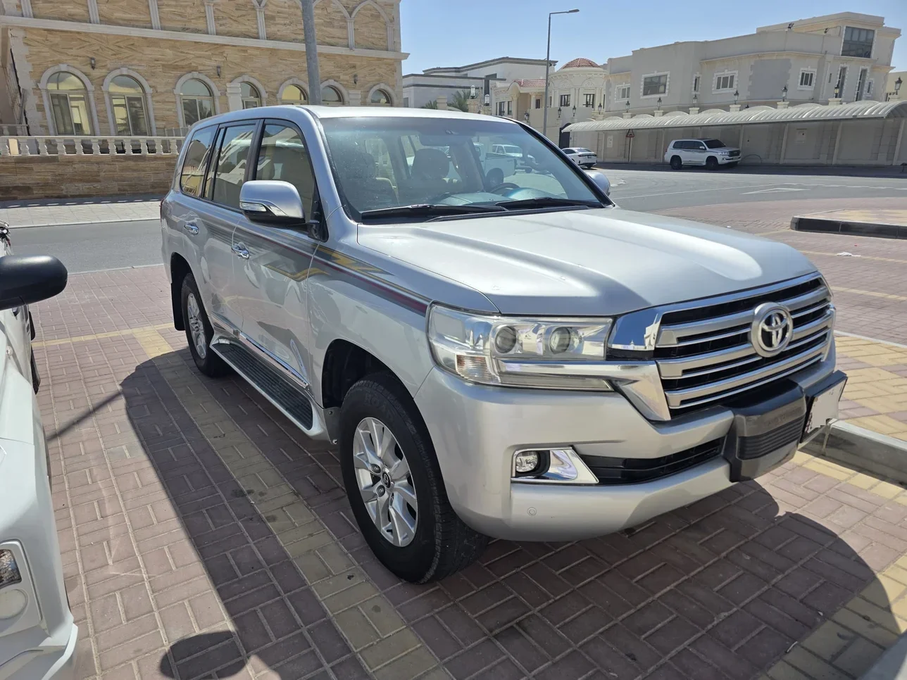 Toyota Land Cruiser GXR 2016 Automatic 247,000 Km 6 Cylinder Four Wheel Drive (4WD) SUV Silver