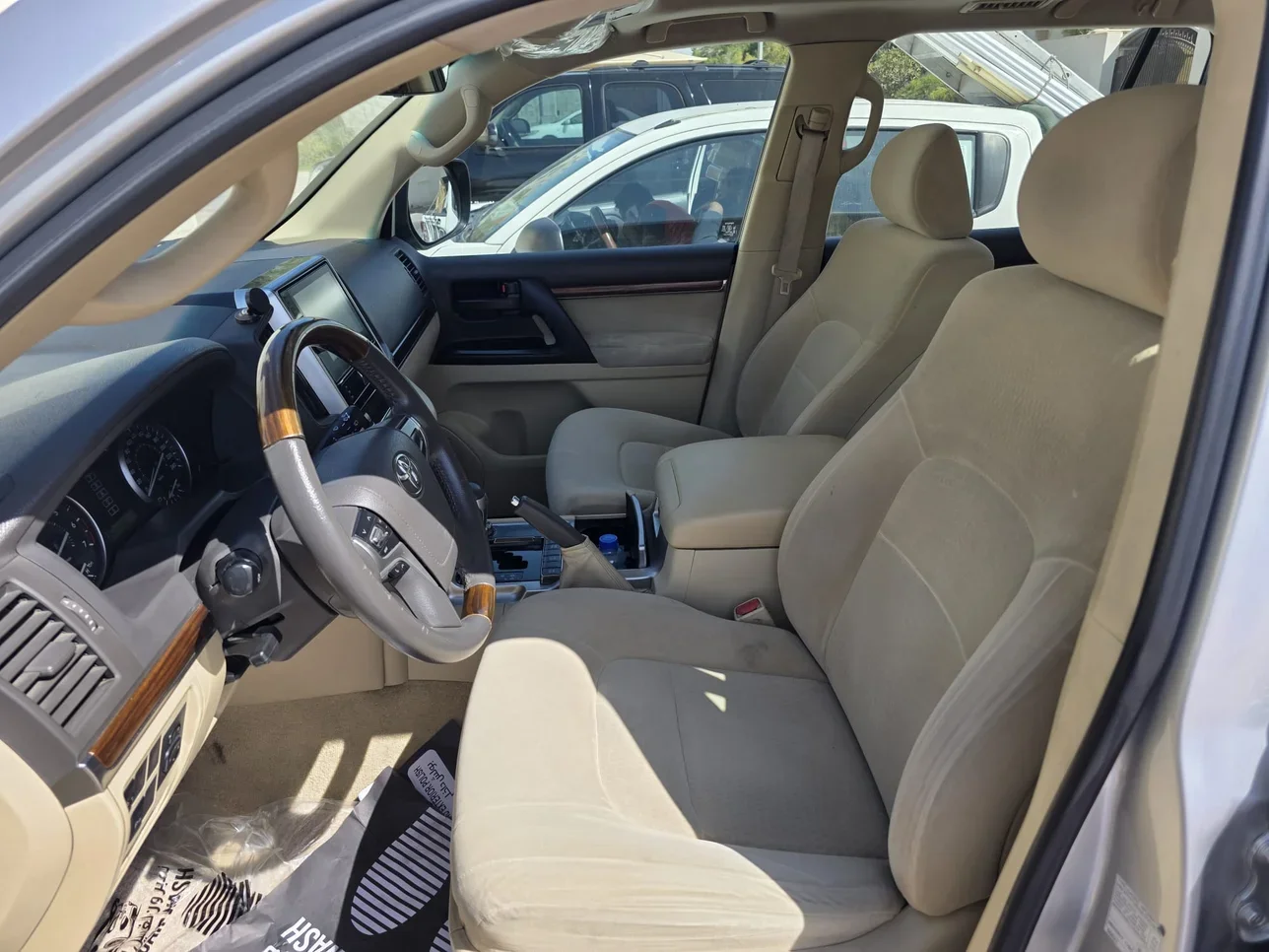 Toyota Land Cruiser GXR 2016 Automatic 247,000 Km 6 Cylinder Four Wheel Drive (4WD) SUV Silver