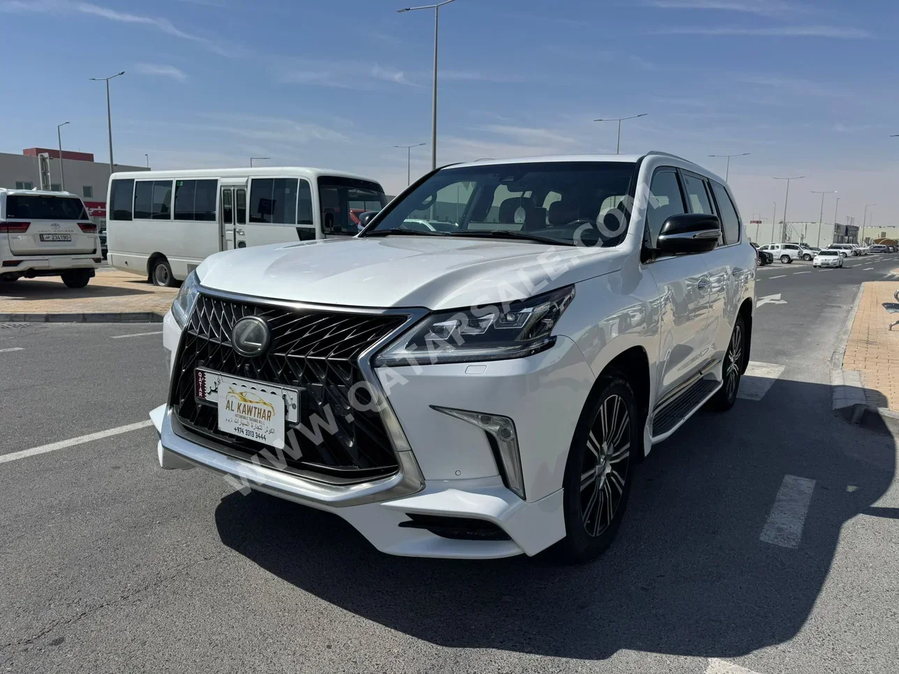 لكزس ال اكس 570 اس 2018 اوتوماتيك 151,000 كم 8 سلندر دفع رباعي اس يو في أبيض