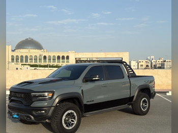 دودج  رام  تي أر إكس  2021  اوتوماتيك  49,000 كم  8 سلندر  دفع رباعي  بيكب  رمادي ناردو  تحت الضمان