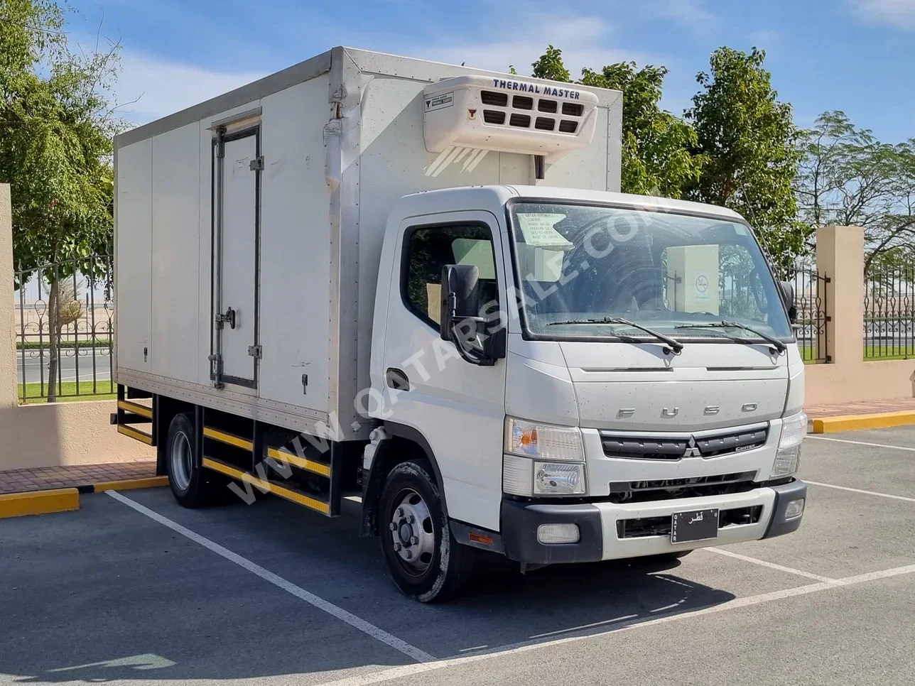 ميتسوبيشي  فوزو كنتر  2023  عادي  116,000 كم  4 سلندر  دفع خلفي  ثلاجة  أبيض