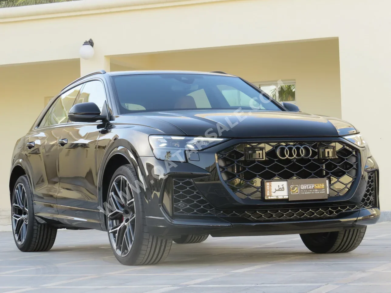 اودي  ار اس كيو 8  بيرفورمنس  2025  اوتوماتيك  3,000 كم  8 سلندر  دفع كلي مستمر  اس يو في  أسود  تحت الضمان