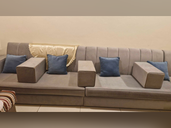 الأرائك والكنب والكراسي شكل L  - مخمل  - اللون الرمادي