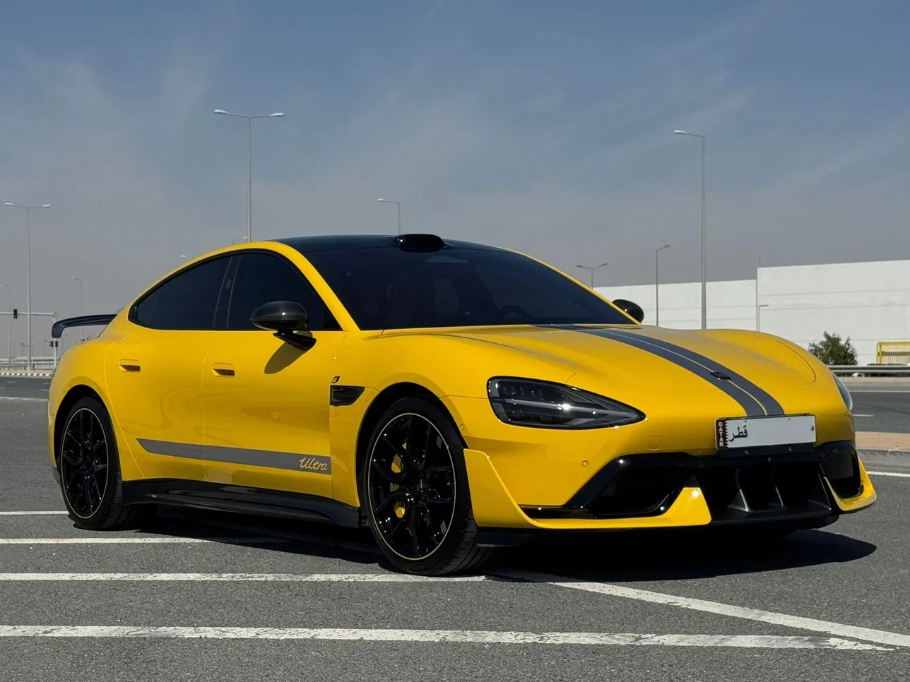 شاومي اس يو 7 الترا 2025 اوتوماتيك 2,000 كم 0 سلندر دفع كلي مستمر سيدان أصفر