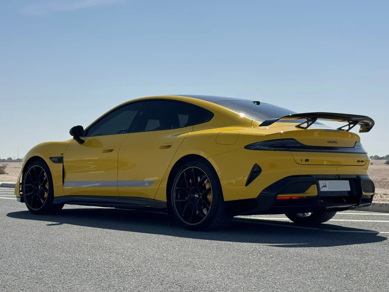 شاومي  اس يو 7  الترا  2025  اوتوماتيك  2,000 كم  0 سلندر  دفع كلي مستمر  سيدان  أصفر