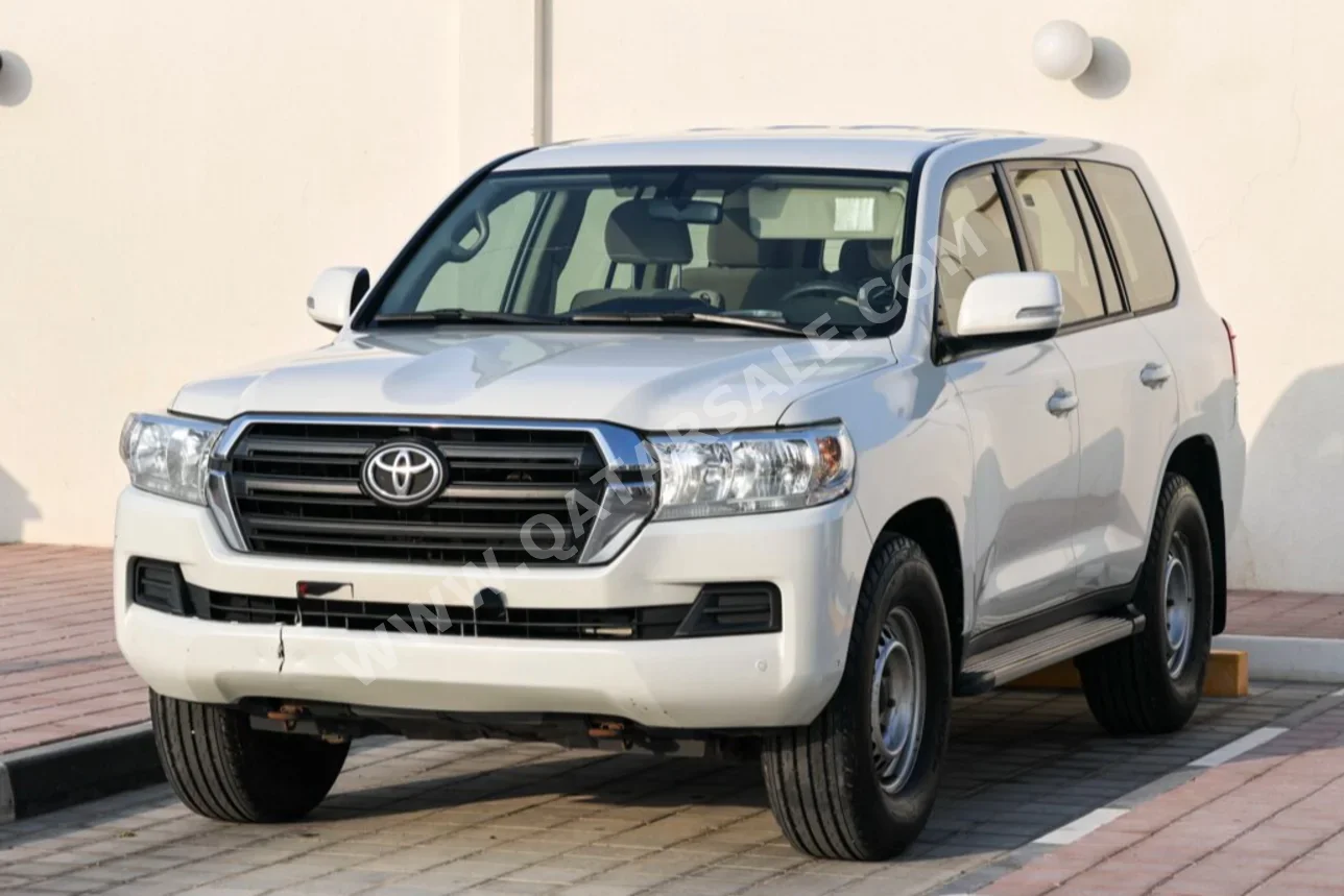 تويوتا  لاند كروزر  جي اكس  2018  اوتوماتيك  227,501 كم  6 سلندر  دفع رباعي  اس يو في  أبيض لؤلؤي
