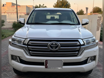 Toyota  Land Cruiser  GXR  2017  Automatic  205,000 Km  8 Cylinder  Four Wheel Drive (4WD)  SUV  White