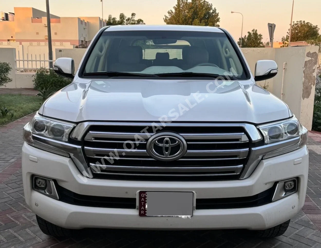 Toyota  Land Cruiser  GXR  2017  Automatic  205,000 Km  8 Cylinder  Four Wheel Drive (4WD)  SUV  White