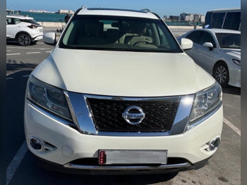 Nissan Pathfinder SV 2013 Automatic 195,000 Km 6 Cylinder All Wheel Drive (AWD) SUV White