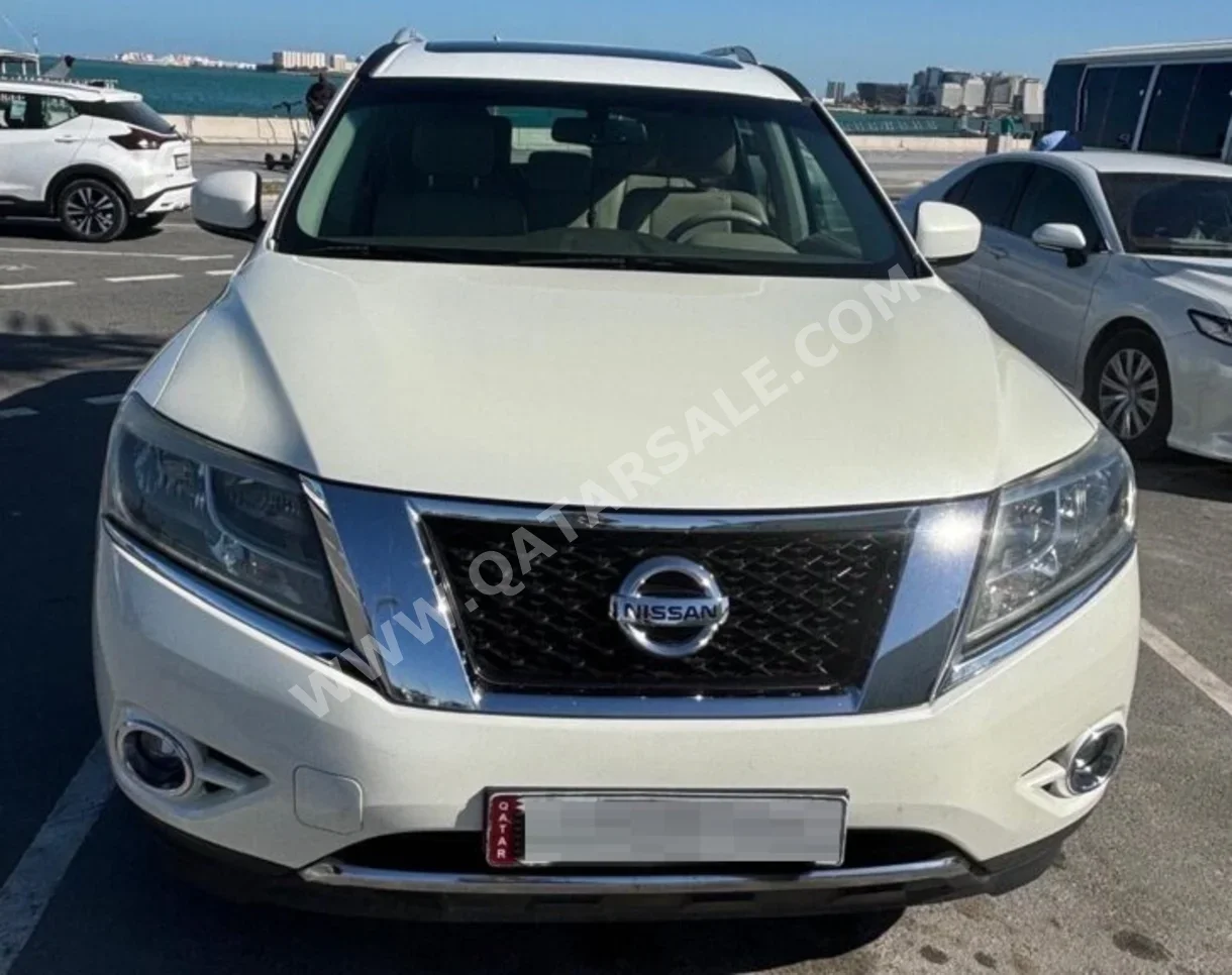 Nissan Pathfinder SV 2013 Automatic 195,000 Km 6 Cylinder All Wheel Drive (AWD) SUV White