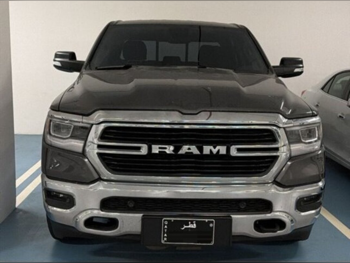 دودج  رام  بيغ هورن  2019  اوتوماتيك  95,000 كم  8 سلندر  دفع رباعي  بيكب  رمادي