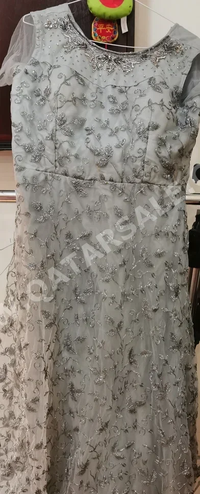 فستان - اللون الرمادي -المقاس: 42