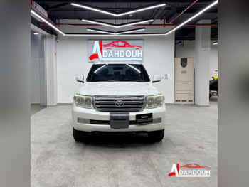 Toyota  Land Cruiser  GXR  2010  Automatic  464,000 Km  8 Cylinder  Four Wheel Drive (4WD)  SUV  White