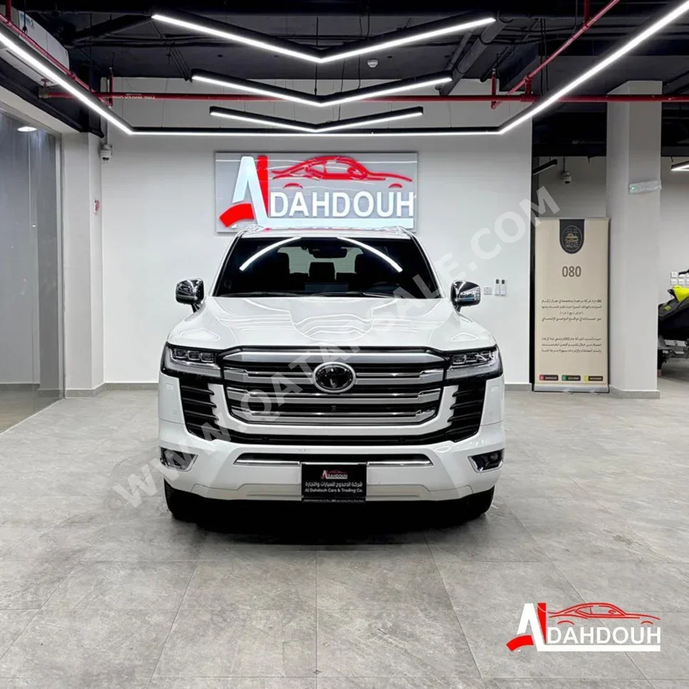 Toyota  Land Cruiser  VXR  2022  Automatic  116,000 Km  6 Cylinder  Four Wheel Drive (4WD)  SUV  White  With Warranty