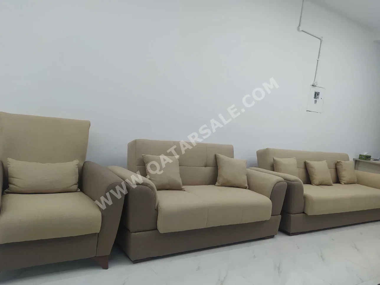 الأرائك والكنب والكراسي كرسي بذراعين