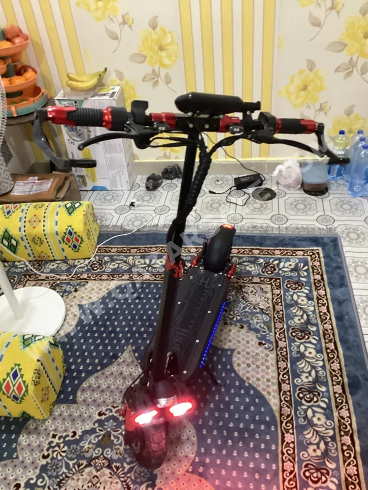 سكوترات سكوتر كهربائي  - أسود