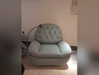 الأرائك والكنب والكراسي ذا وان  كرسي بذراعين  - جلد اصلي  - أخضر  - سرير أريكة