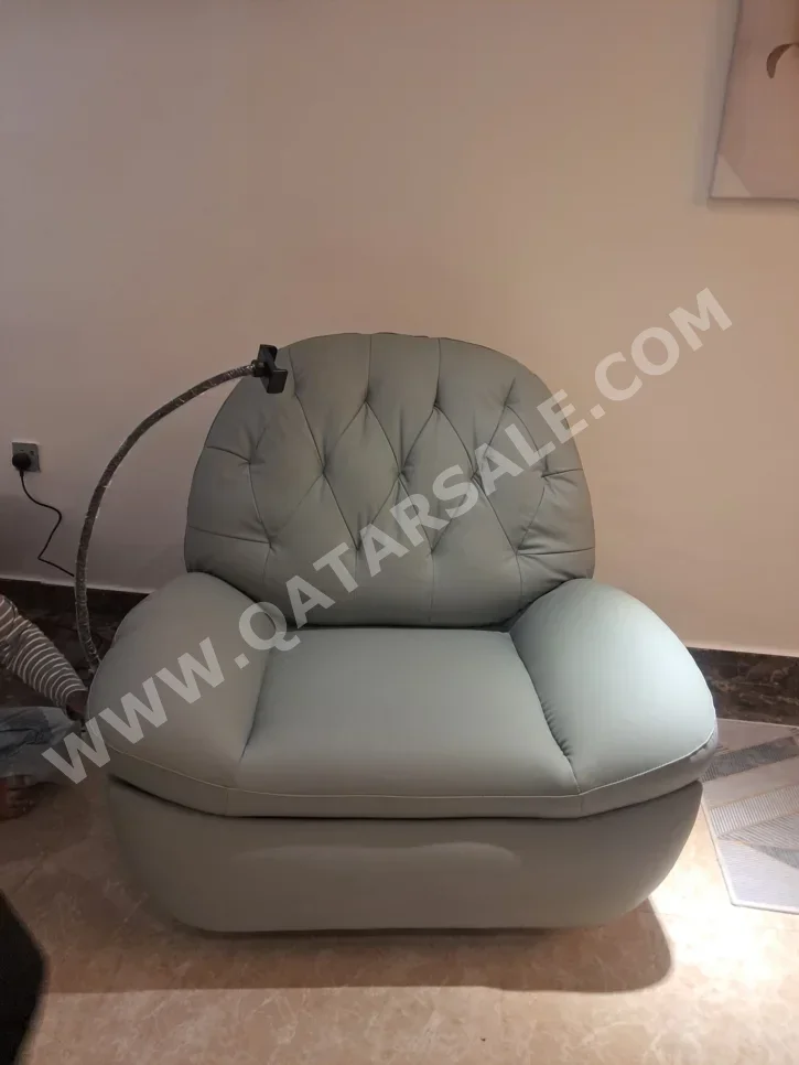 الأرائك والكنب والكراسي ذا وان  كرسي بذراعين  - جلد اصلي  - أخضر  - سرير أريكة