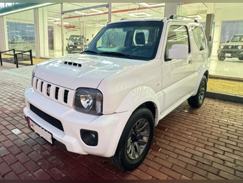 سوزوكي  جمني  2018  اوتوماتيك  95,000 كم  4 سلندر  دفع رباعي  اس يو في  أبيض