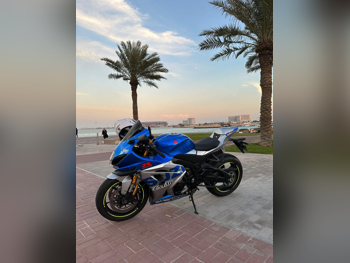 سوزوكي جي اي اكس ار -1000 ار - 2021 - اللون أزرق و فضي