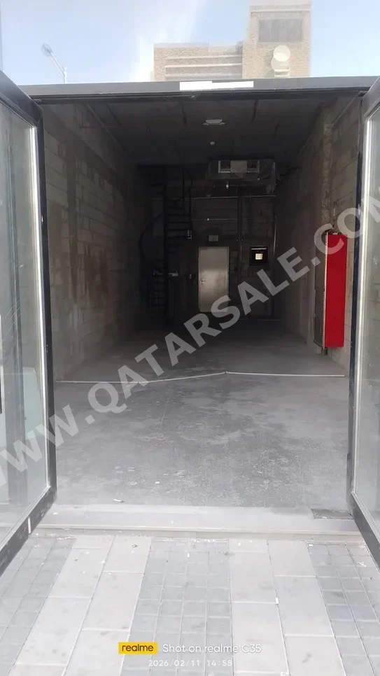محلات تجارية - غير مفروشة  - الدوحة  للايجار  - المطار القديم