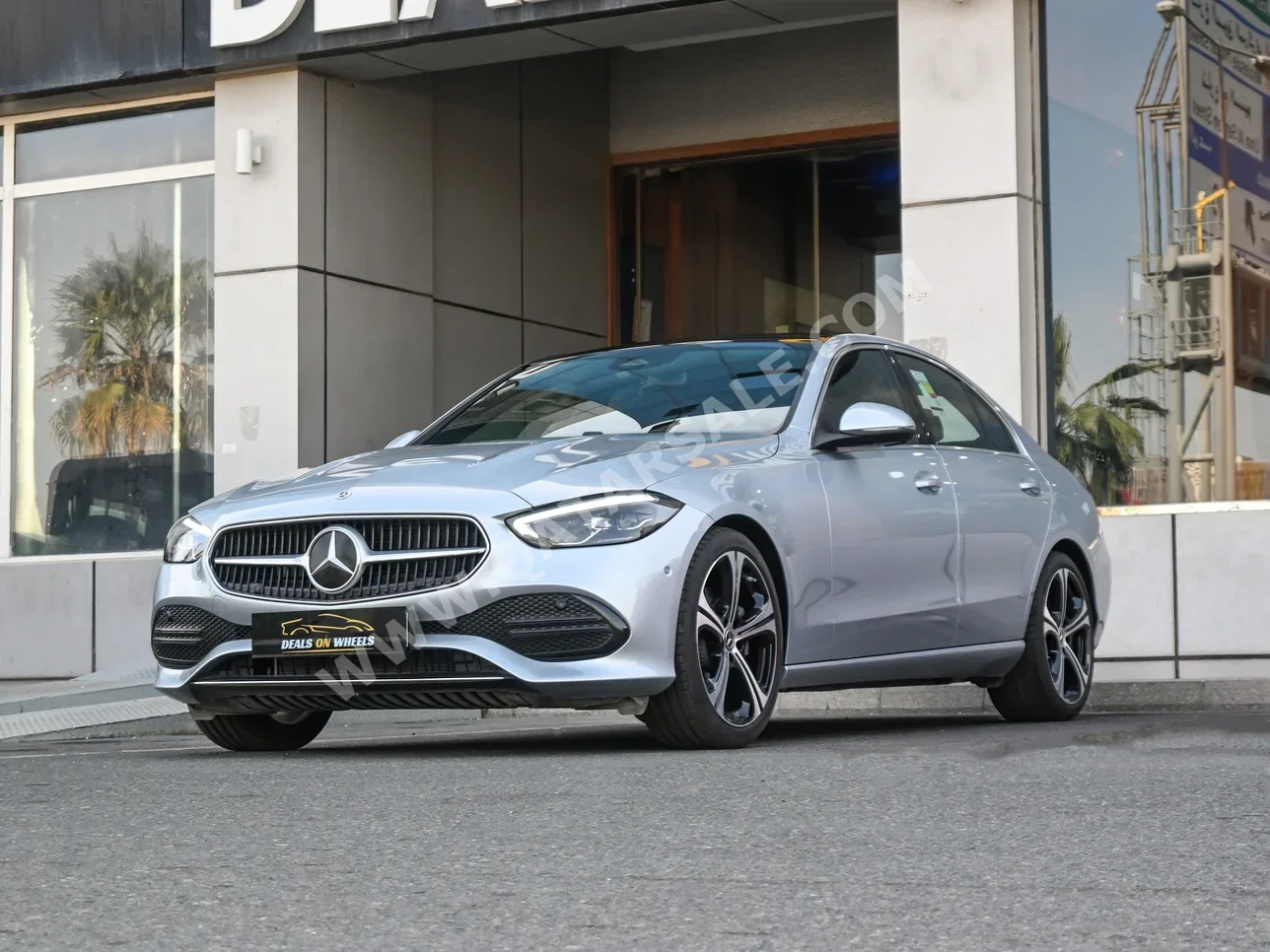 مرسيدس - بنز سي - كلاس 200 2025 اوتوماتيك 0 كم 4 سلندر دفع خلفي سيدان فضي تحت الضمان