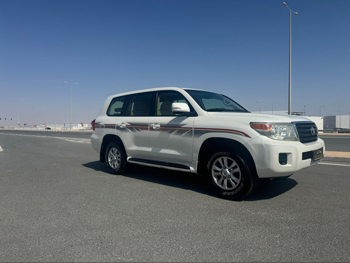 Toyota  Land Cruiser  GXR  2012  Automatic  210,000 Km  8 Cylinder  Four Wheel Drive (4WD)  SUV  White