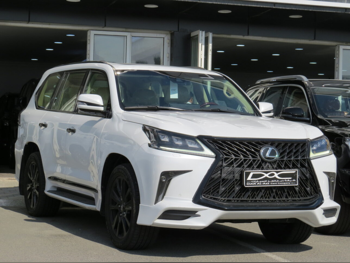 Lexus  LX  570 S Black Edition  2019  Automatic  160,000 Km  8 Cylinder  Four Wheel Drive (4WD)  SUV  White
