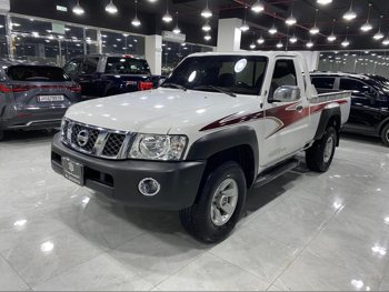 Nissan  Patrol  SGL  2017  Manual  52,000 Km  6 Cylinder  Four Wheel Drive (4WD)  Pick Up  White