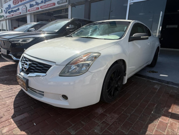 نيسان  ألتيما  3.5 اس اي  2009  اوتوماتيك  180,000 كم  6 سلندر  دفع خلفي  كوبيه \ سبورت  أبيض