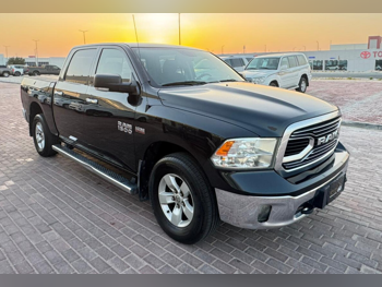 دودج  رام  1500  2016  اوتوماتيك  218,000 كم  8 سلندر  دفع رباعي  بيكب  أسود